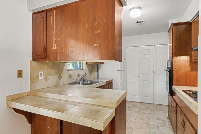 60 Somerset Terrace, Bedford, TX 76022