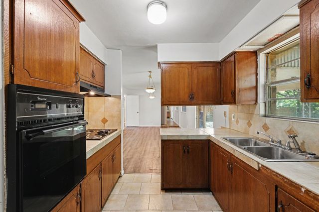 60 Somerset Terrace, Bedford, TX 76022