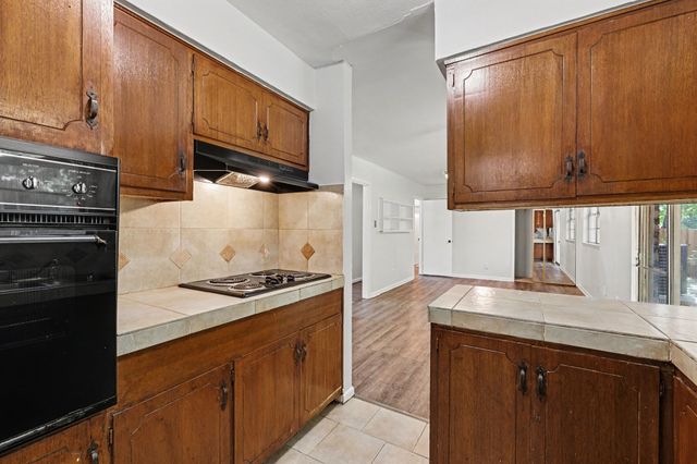 60 Somerset Terrace, Bedford, TX 76022