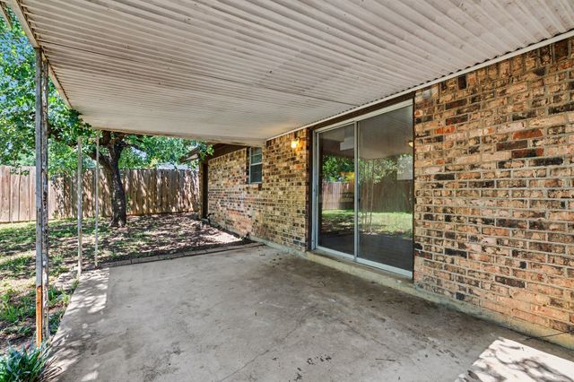 60 Somerset Terrace, Bedford, TX 76022