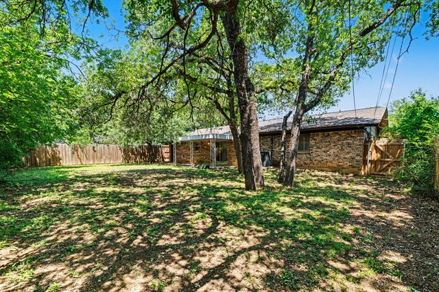 60 Somerset Terrace, Bedford, TX 76022