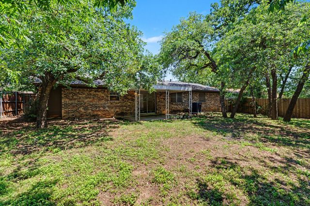 60 Somerset Terrace, Bedford, TX 76022