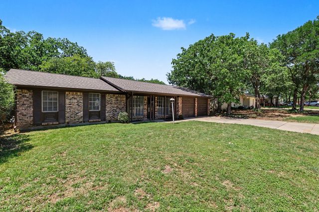 60 Somerset Terrace, Bedford, TX 76022