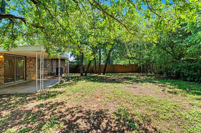 60 Somerset Terrace, Bedford, TX 76022