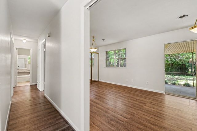 60 Somerset Terrace, Bedford, TX 76022