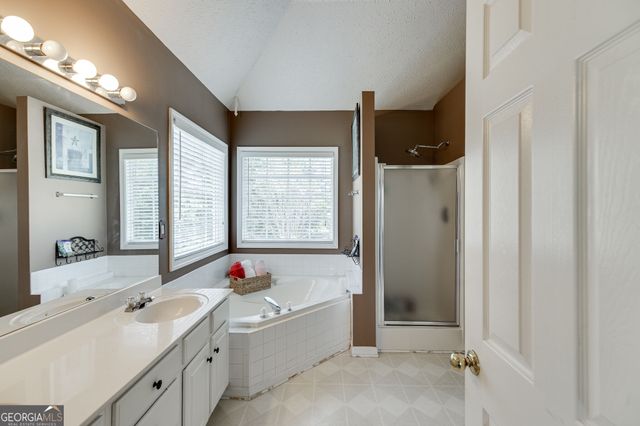1950 E Bay Street, Hoschton, GA 30548