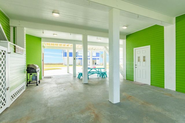 18314 E De Vaca, Galveston, TX 77554