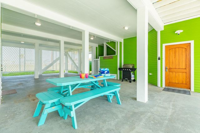 18314 E De Vaca, Galveston, TX 77554