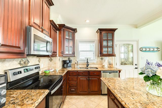 18314 E De Vaca, Galveston, TX 77554