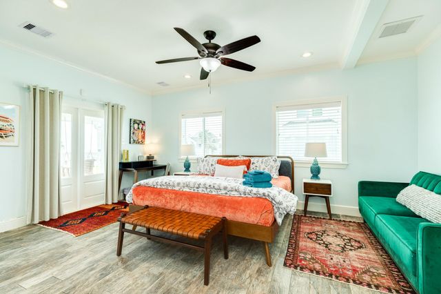 18314 E De Vaca, Galveston, TX 77554