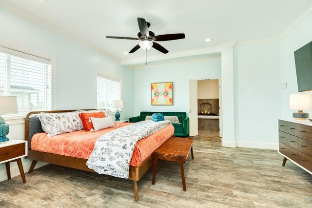 18314 E De Vaca, Galveston, TX 77554