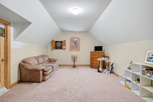 10151 Walnut Shores Drive, Fenton, MI 48430