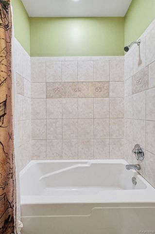 10151 Walnut Shores Drive, Fenton, MI 48430