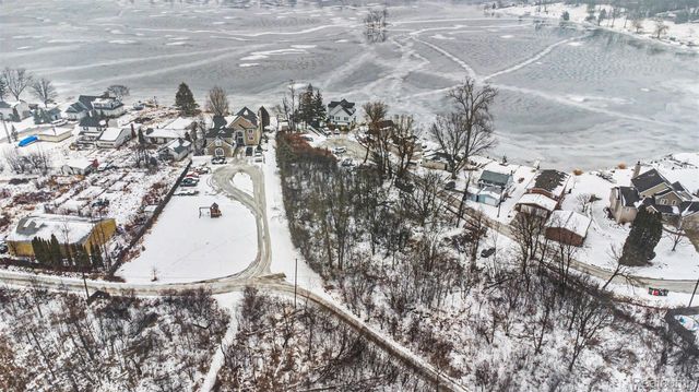 10151 Walnut Shores Drive, Fenton, MI 48430