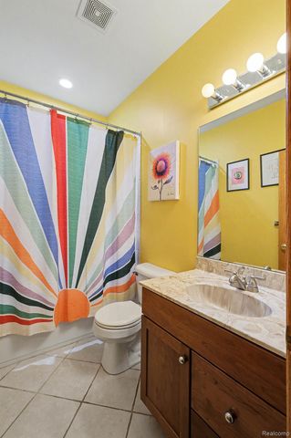 10151 Walnut Shores Drive, Fenton, MI 48430