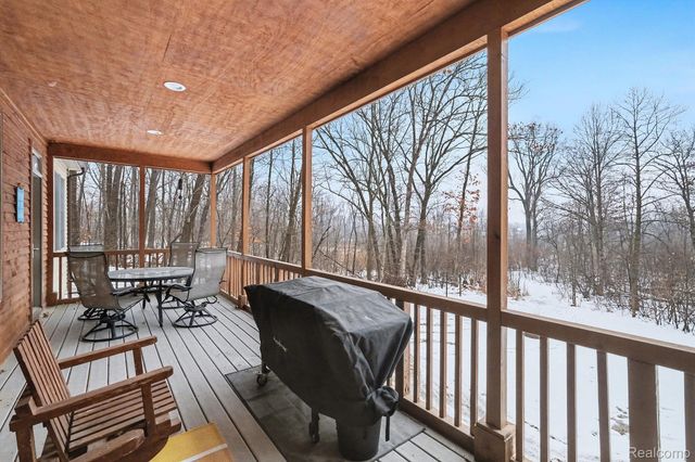 10151 Walnut Shores Drive, Fenton, MI 48430