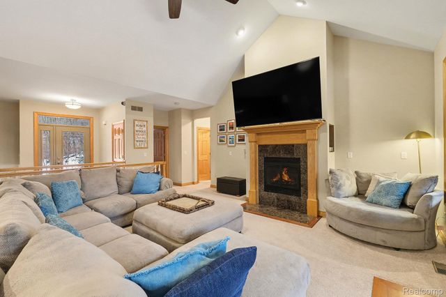 10151 Walnut Shores Drive, Fenton, MI 48430