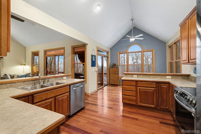 10151 Walnut Shores Drive, Fenton, MI 48430