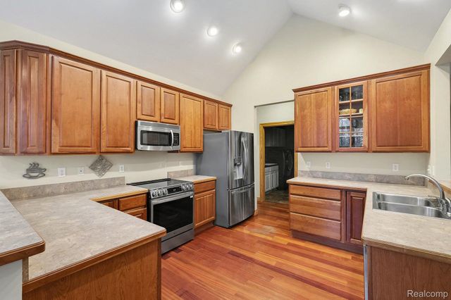 10151 Walnut Shores Drive, Fenton, MI 48430