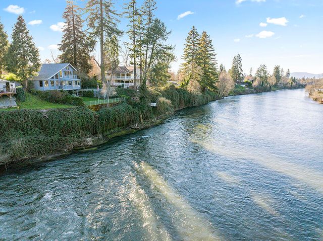 1352 E Park Street, Grants Pass, OR 97527