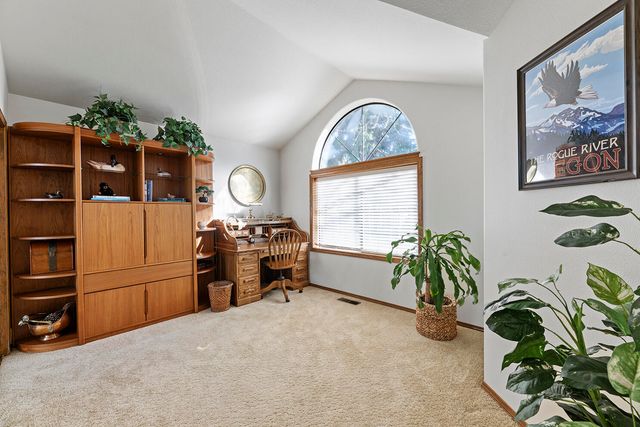 1352 E Park Street, Grants Pass, OR 97527