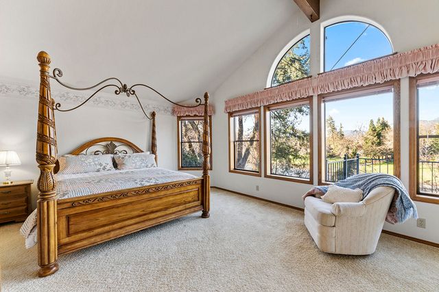 1352 E Park Street, Grants Pass, OR 97527