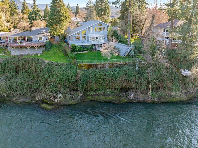 1352 E Park Street, Grants Pass, OR 97527