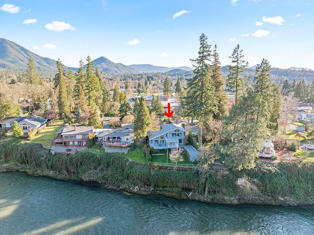 1352 E Park Street, Grants Pass, OR 97527