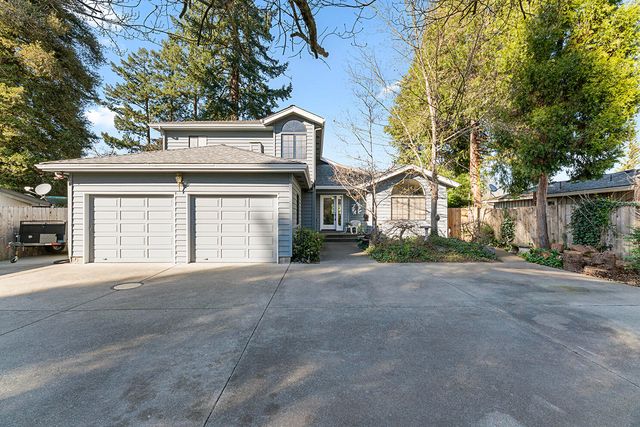 1352 E Park Street, Grants Pass, OR 97527