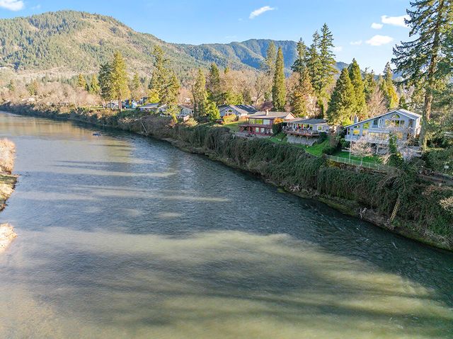 1352 E Park Street, Grants Pass, OR 97527