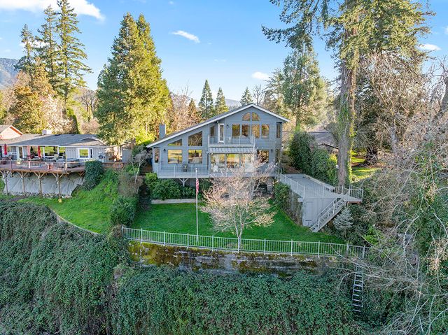 1352 E Park Street, Grants Pass, OR 97527