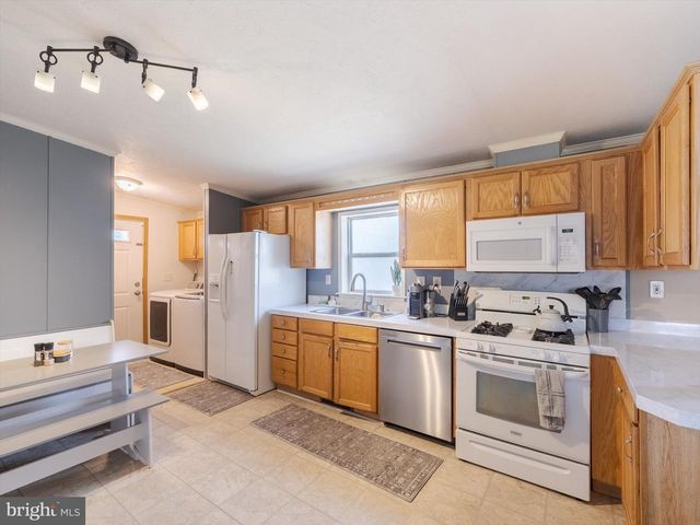 120 BRATTON DR, Norristown, PA 19403
