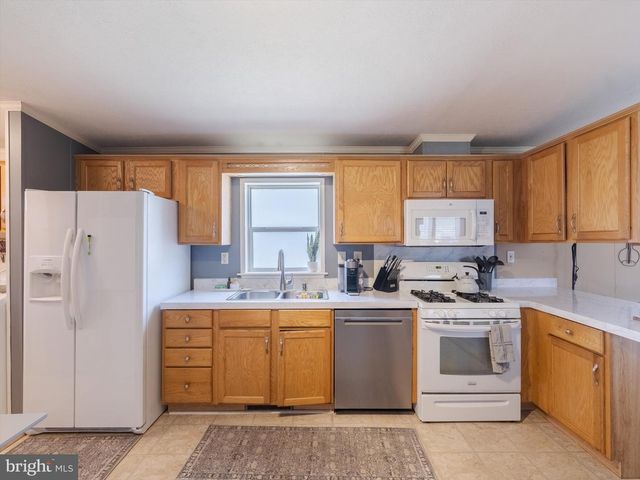 120 BRATTON DR, Norristown, PA 19403