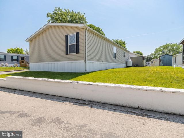 120 BRATTON DR, Norristown, PA 19403