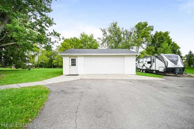 4233 McCandlish Road, Grand Blanc Charter Township, MI 48439