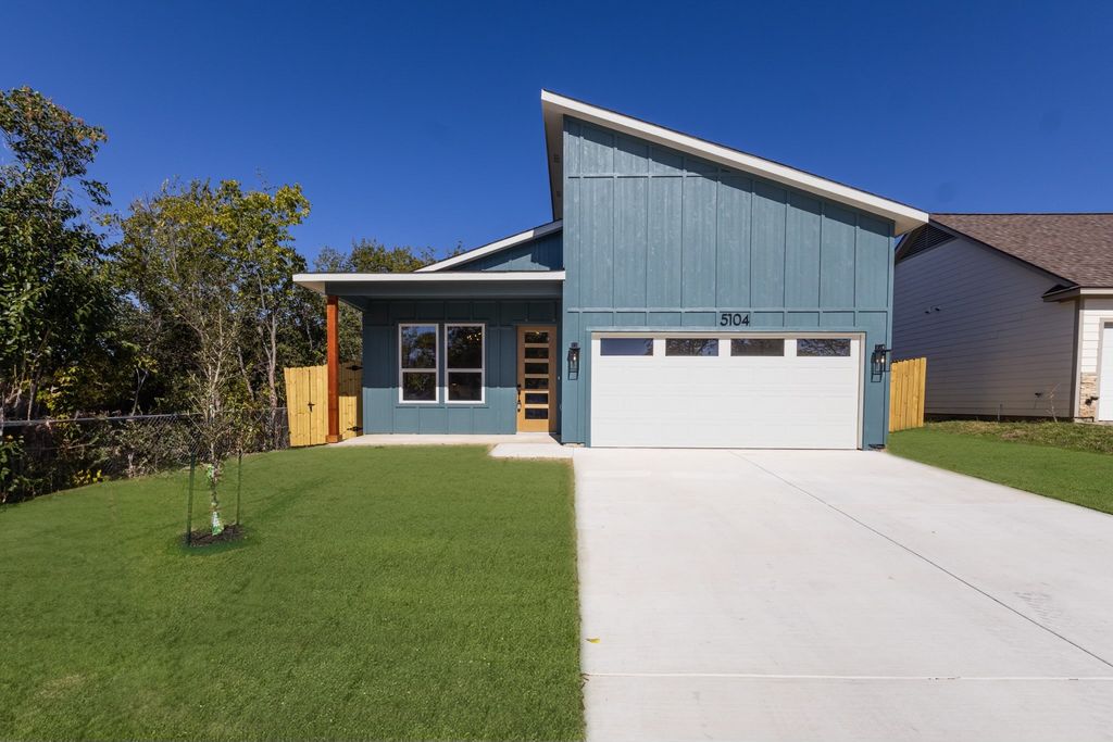 5104 Curzon Avenue, Fort Worth, TX 76107