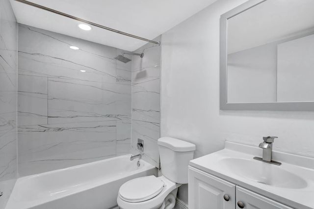 211 Sheffield I, West Palm Beach, FL 33417