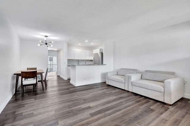 211 Sheffield I, West Palm Beach, FL 33417