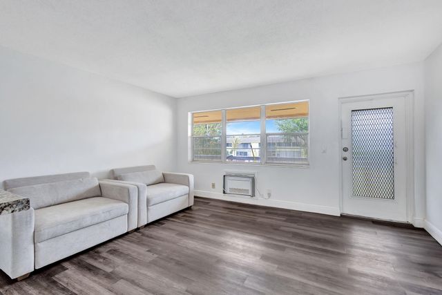 211 Sheffield I, West Palm Beach, FL 33417