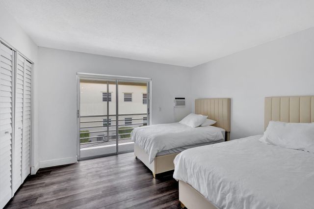 211 Sheffield I, West Palm Beach, FL 33417