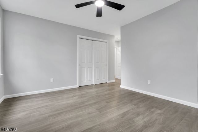 385 Maxim Dr, Hopatcong Boro, NJ 07843