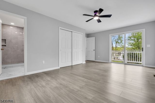 385 Maxim Dr, Hopatcong Boro, NJ 07843