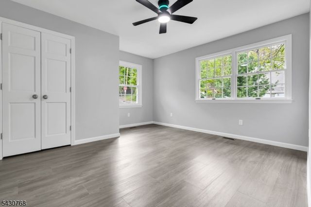 385 Maxim Dr, Hopatcong Boro, NJ 07843