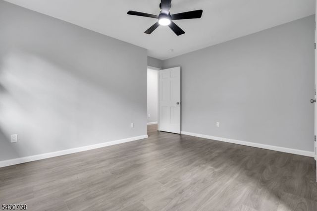385 Maxim Dr, Hopatcong Boro, NJ 07843