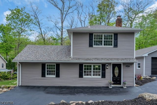 385 Maxim Dr, Hopatcong Boro, NJ 07843
