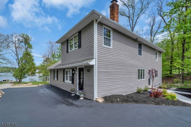 385 Maxim Dr, Hopatcong Boro, NJ 07843