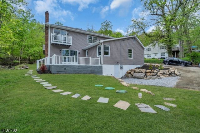 385 Maxim Dr, Hopatcong Boro, NJ 07843