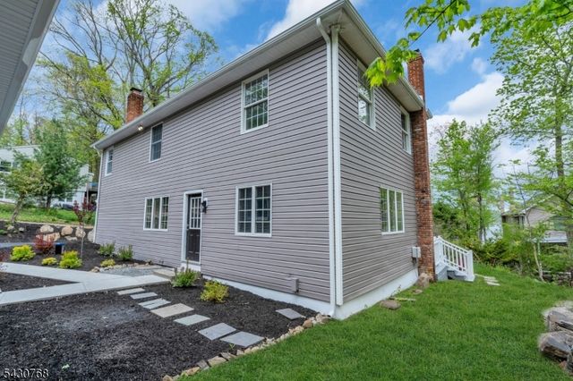 385 Maxim Dr, Hopatcong Boro, NJ 07843