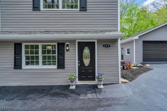 385 Maxim Dr, Hopatcong Boro, NJ 07843