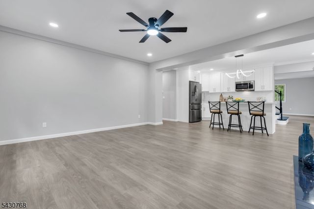 385 Maxim Dr, Hopatcong Boro, NJ 07843